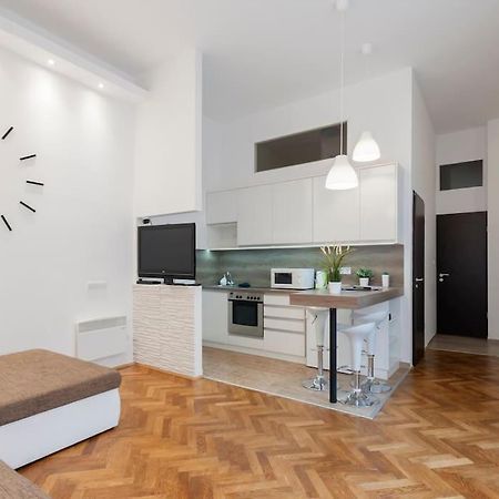 Szent Istvan Ter 4 Next To Basilica A 1 Bedroom Budapest Esterno foto