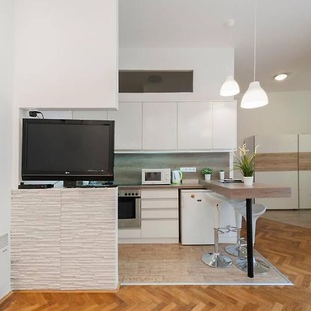 Szent Istvan Ter 4 Next To Basilica A 1 Bedroom Budapest Esterno foto
