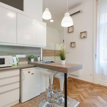Szent Istvan Ter 4 Next To Basilica A 1 Bedroom Budapest Esterno foto