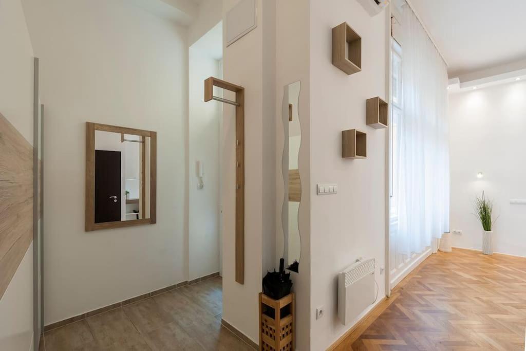 Szent Istvan Ter 4 Next To Basilica A 1 Bedroom Budapest Esterno foto