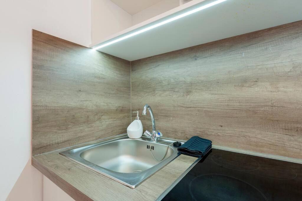 Szent Istvan Ter 4 Next To Basilica A 1 Bedroom Budapest Esterno foto
