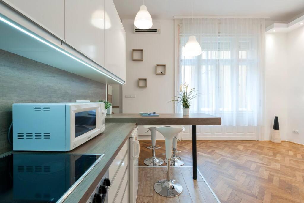 Szent Istvan Ter 4 Next To Basilica A 1 Bedroom Budapest Esterno foto
