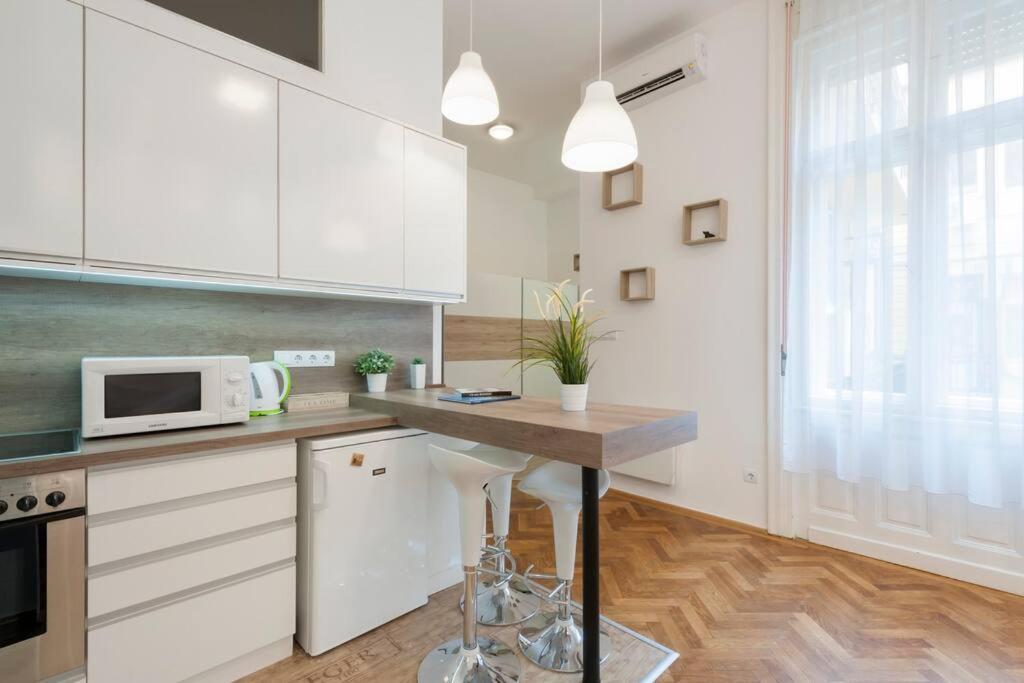 Szent Istvan Ter 4 Next To Basilica A 1 Bedroom Budapest Esterno foto