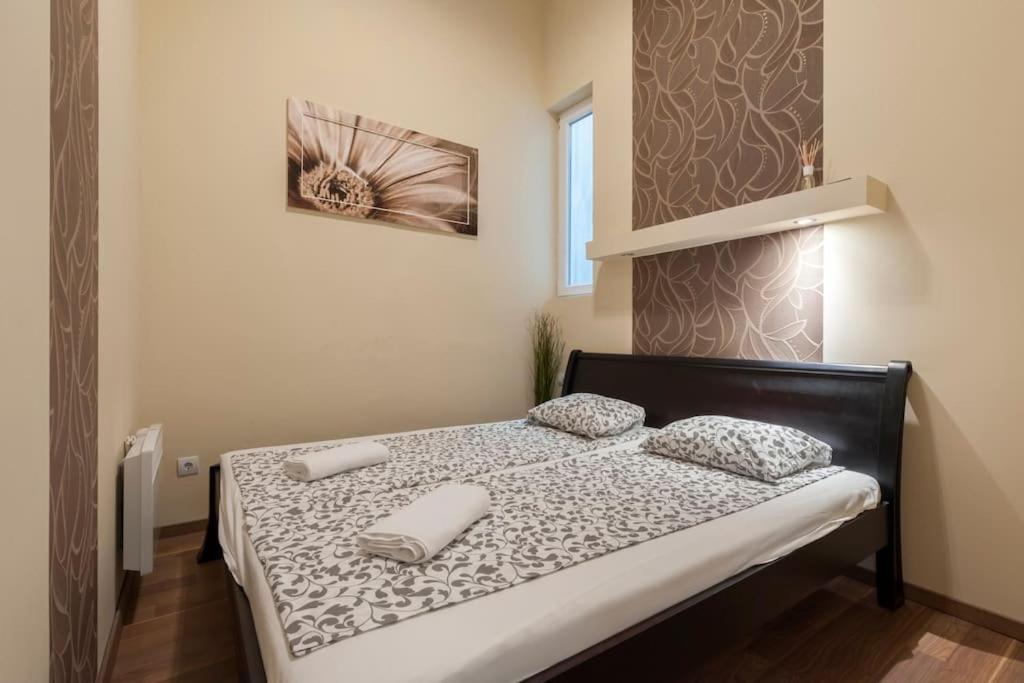 Szent Istvan Ter 4 Next To Basilica A 1 Bedroom Budapest Esterno foto